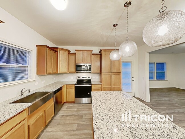 Building Photo - 4664 Wesmar Dr