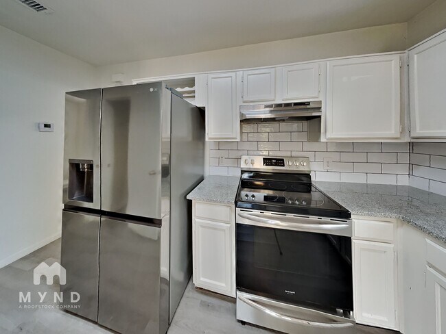 Building Photo - 1616 Beach Ln