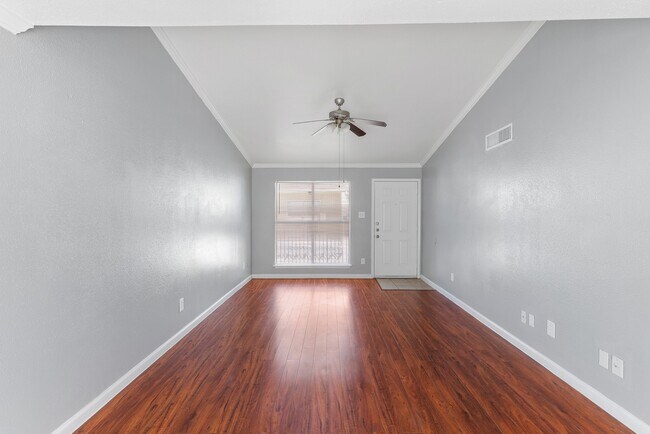 Foto del edificio - 12707 Bellaire Blvd
