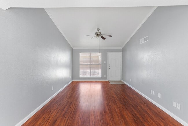 Foto del edificio - 12707 Bellaire Blvd