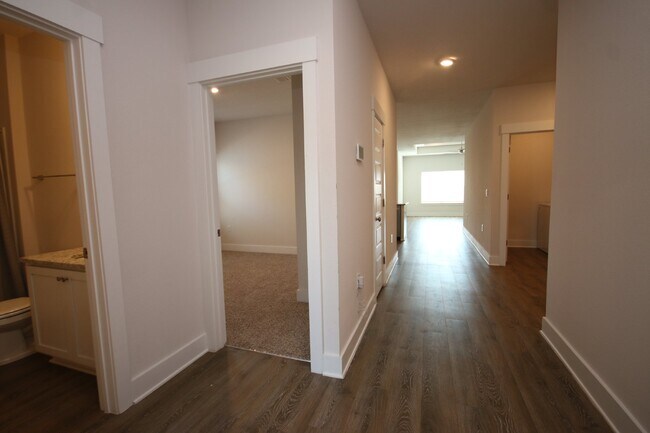 Foto del edificio - Stunning Modern 4-Bed, 2-Bath Home in Arbor Ridge – High Ceilings, Open Floor Plan, Granite Kitch...