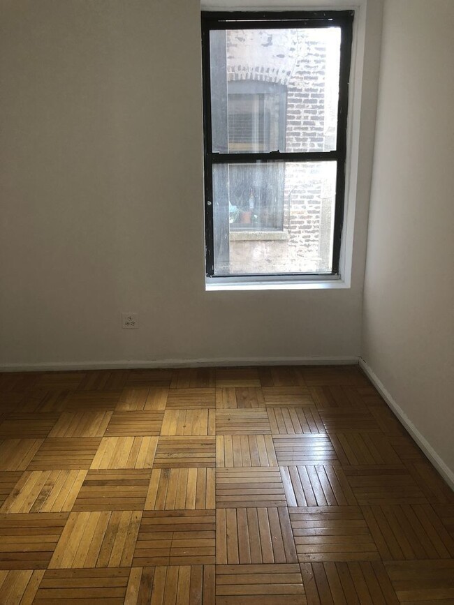Foto del edificio - 366 W 52nd St