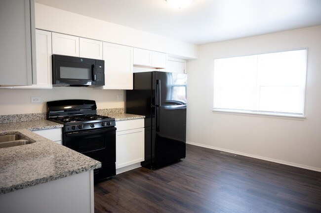 Building Photo - 423 Fairlawn Dr
