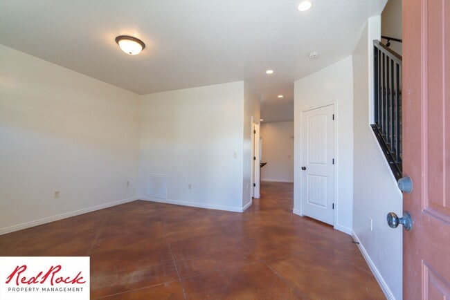 Foto del edificio - Beautiful Southgate Townhome! 3 Bedroom, 2...