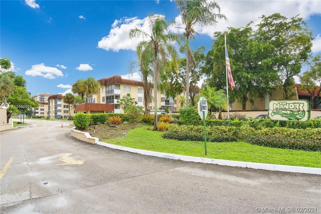 Building Photo - 4156 Inverrary Dr