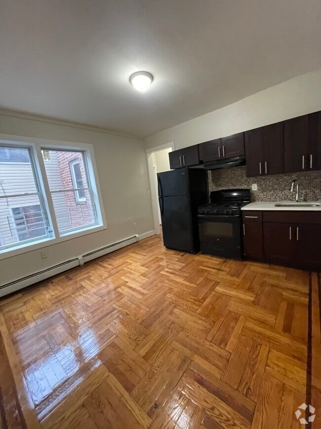 Building Photo - 905 Bergen St