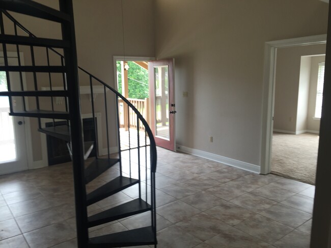 Entryway/ Living Room - 15261 Jones Creek Village Ave