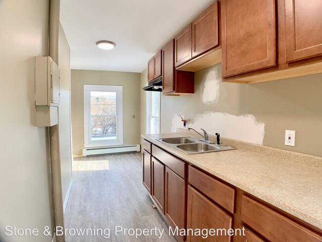 Building Photo - 8176 US Rte 2