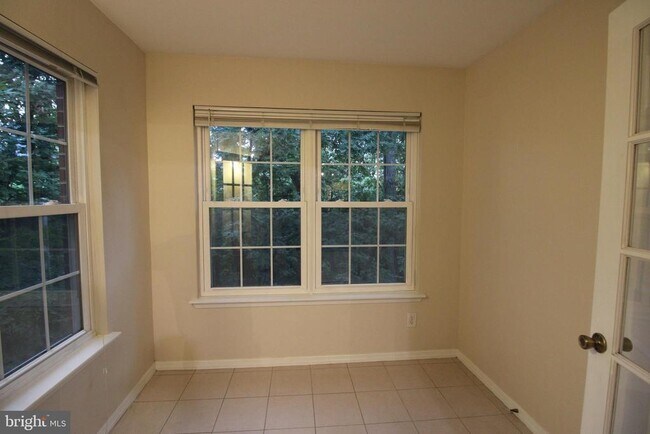 Foto del edificio - 3311 Wyndham Cir
