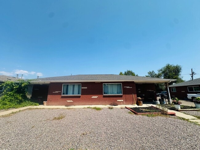LOCATION LOCATION!! 2-Bed/1-Bath apartment located within minutes of Olde Town Arvada!! - LOCATION LOCATION!! 2-Bed/1-Bath apartment located within minutes of Olde Town Arvada!!