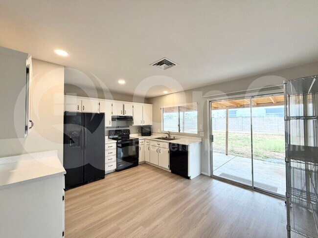 Building Photo - 329 N 69th Ave