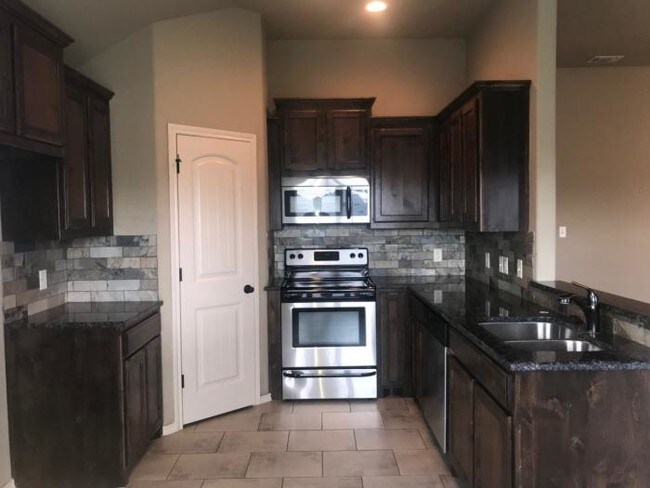 Building Photo - 4 bedroom in Granbury TX 76049