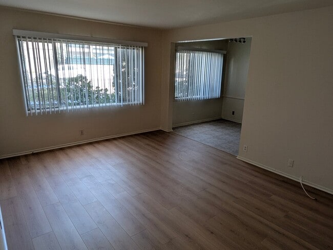 Building Photo - 10524 Palms Blvd