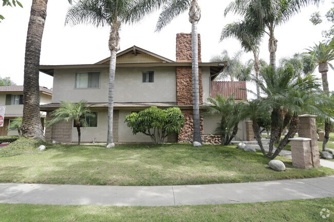 Foto del edificio - 17022-17032 Kenyon Dr