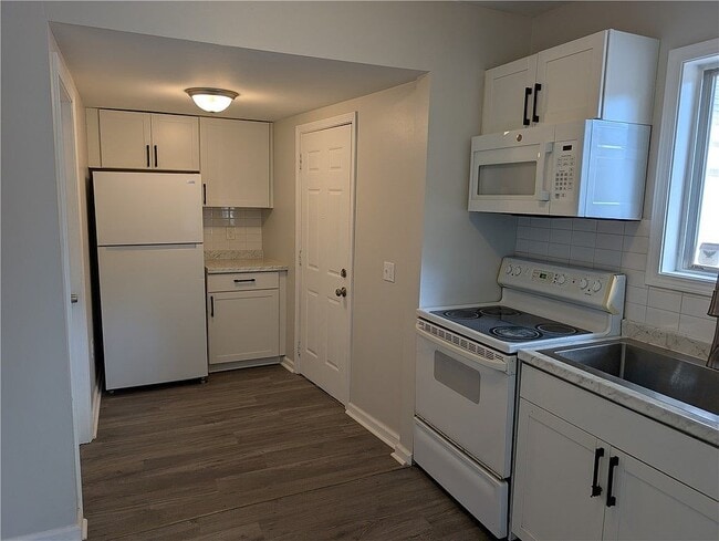 Building Photo - 82 Cragg Rd