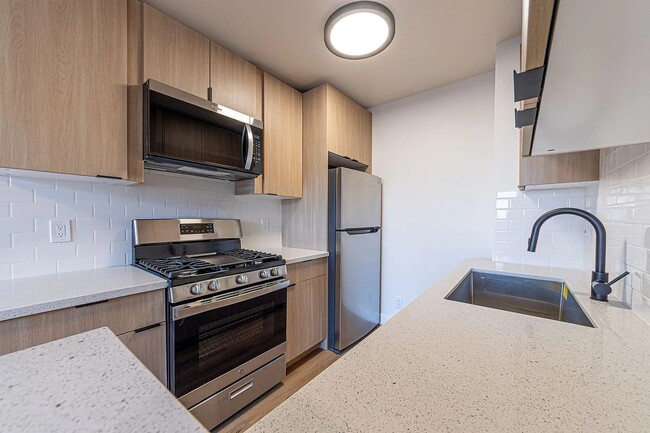 Building Photo - 3401 Ocean Park Blvd