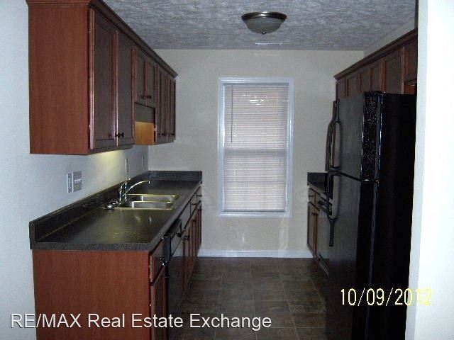 Building Photo - 3700 Woodcliff Dr