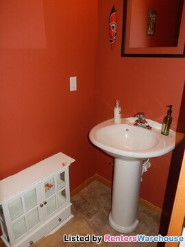 Building Photo - 452 Willoughby Way W