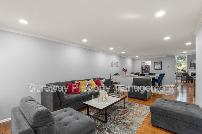 Building Photo - 2028 Greenes Way Cir