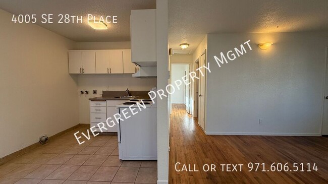 Building Photo - MOVE IN READY! $1,395 2BR/1BA With a Yard ...