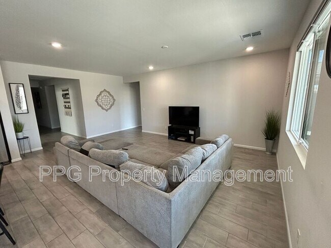 Building Photo - 17974 Avenida del Sol W