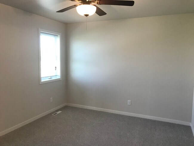 Foto del edificio - 4 Bed 2 Bath Single Family Home