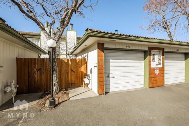 Building Photo - 977 Boxcar Ln