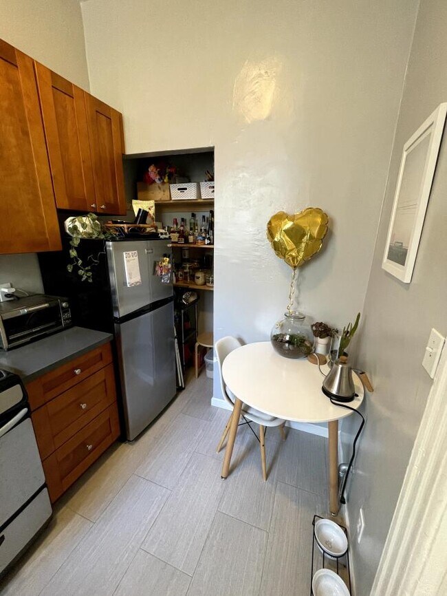Building Photo - bedroom in San Francisco CA 94103