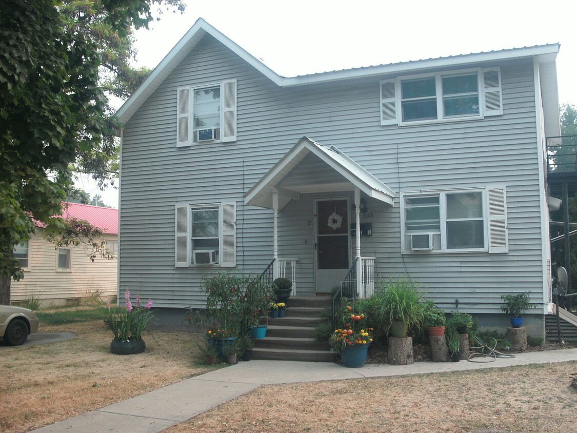 Primary Photo - One Bedroom Garden Level Apartment