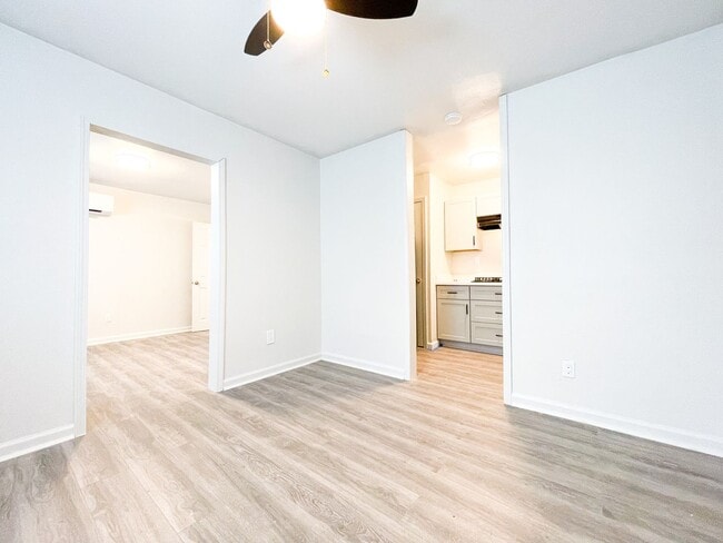 Building Photo - 1BD/1BA in Gated Complex