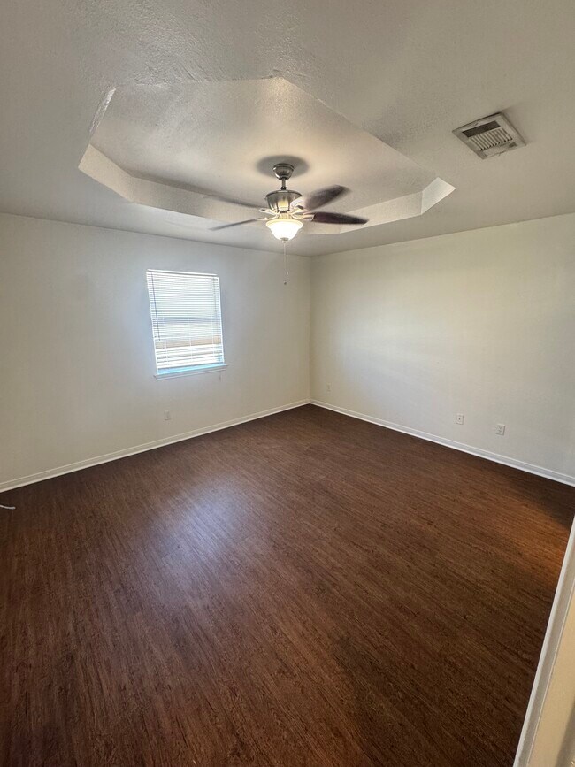 Building Photo - 1223 James Ave