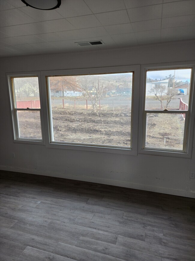 Folleto/volante de marketing - 4988 Weyerhaeuser Rd