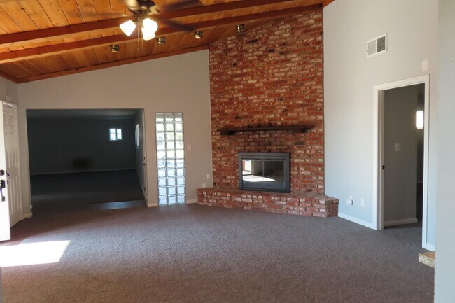 Building Photo - 4614 Ave L 2