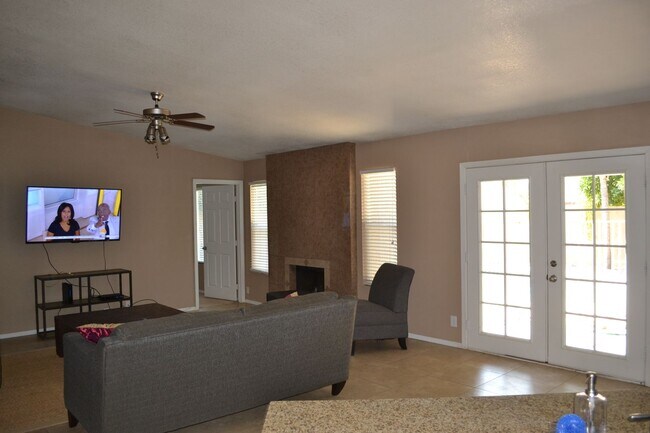 Building Photo - great home in scottsdale with pool and solar
