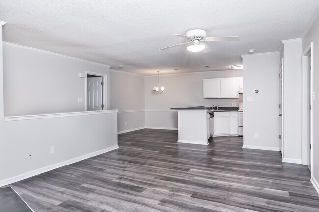 Building Photo - TWO ENSUITES!