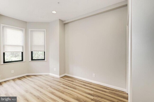Foto del edificio - 2343 N College Ave