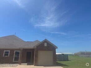 Building Photo - 203 Walker Ln