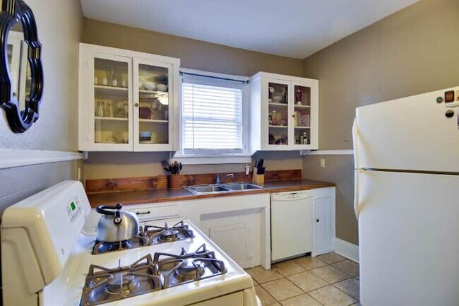 Foto del edificio - 806 E Ashby Pl