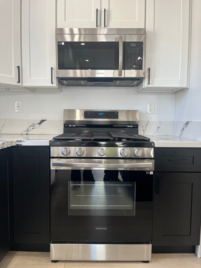 Foto del edificio - 214 1/2 W 29th St