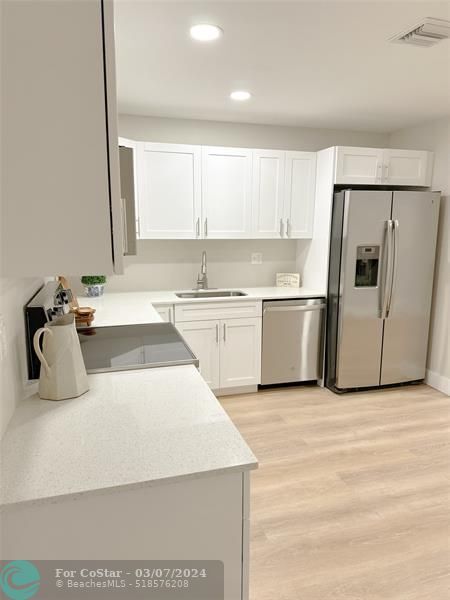 Foto del edificio - 702 NW 18th St