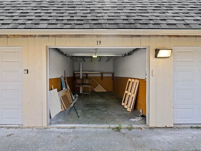 Building Photo - 2 New Haven Dr