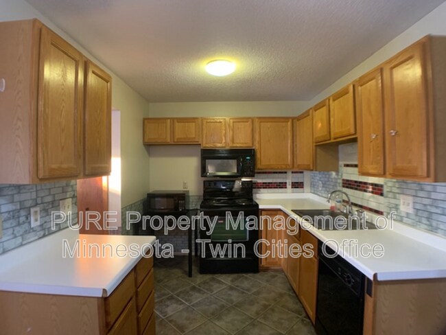 Foto del edificio - 428 Appleblossom Ln