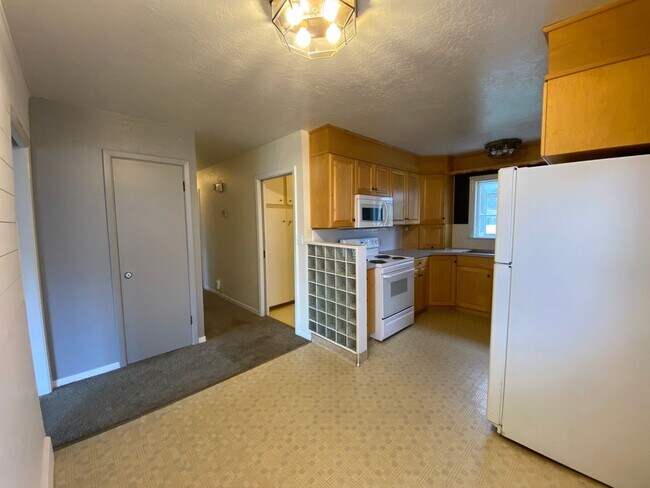 Foto del edificio - 636 N. 14th Ave.