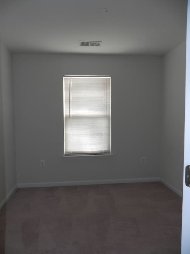 Building Photo - Townhouse for Rent in Culpeper