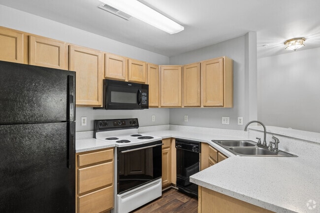 The Princeton 2BR, 2BA - 950SF - Kitchen - Lawyers Ridge Apartments