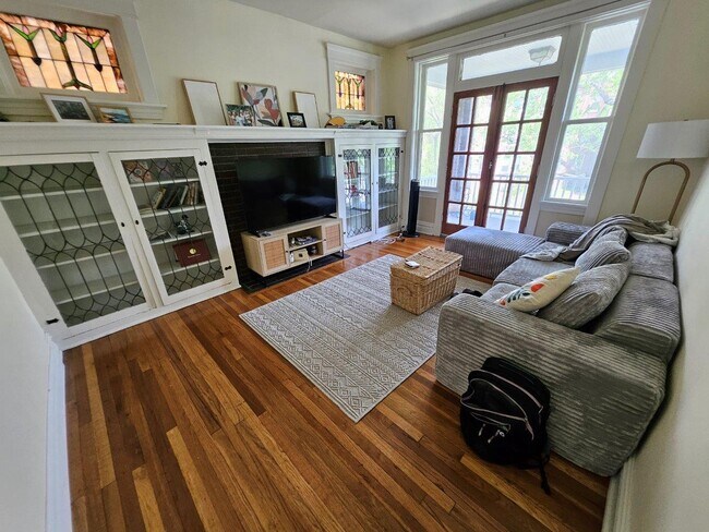 Foto del edificio - 5912 McPherson Ave
