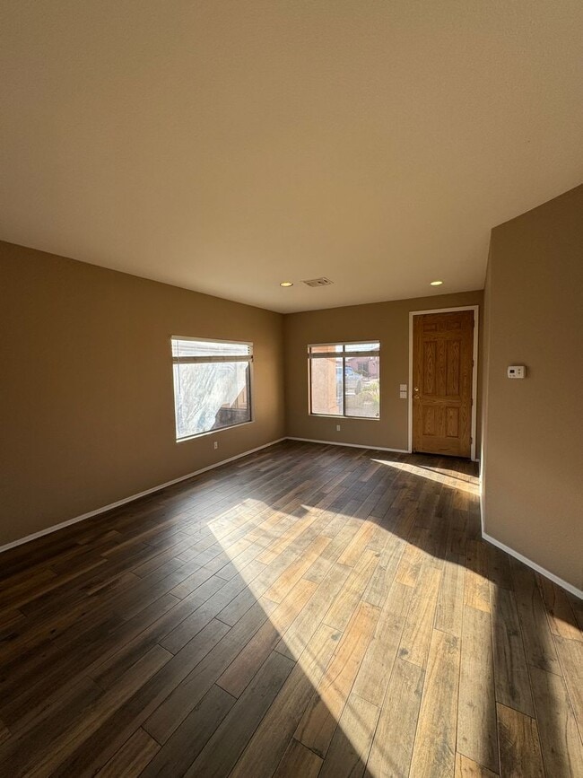Foto del edificio - 9450 W Quail Ave