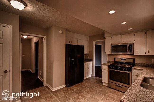 Foto del edificio - 5 br, 2.5 bath House - 4181 Glenn Street UNIT