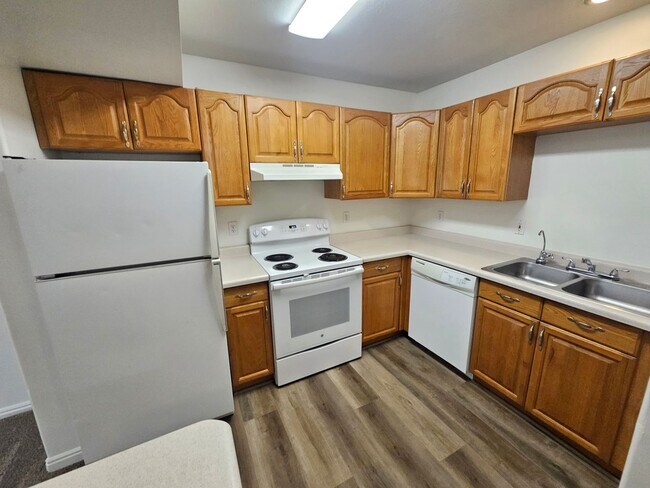 Building Photo - Spacious 3 Bd 2.5 Bath Townhouse in Bountiful