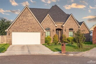 Building Photo - 22 E Beech St